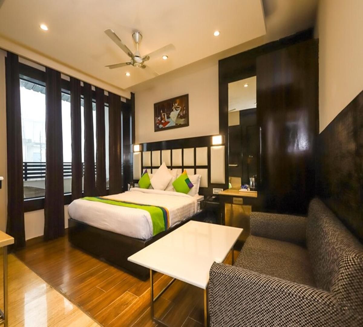 Hotel Lavish Inn and Black Magic Restaurant and Bar Super Deluxe Room