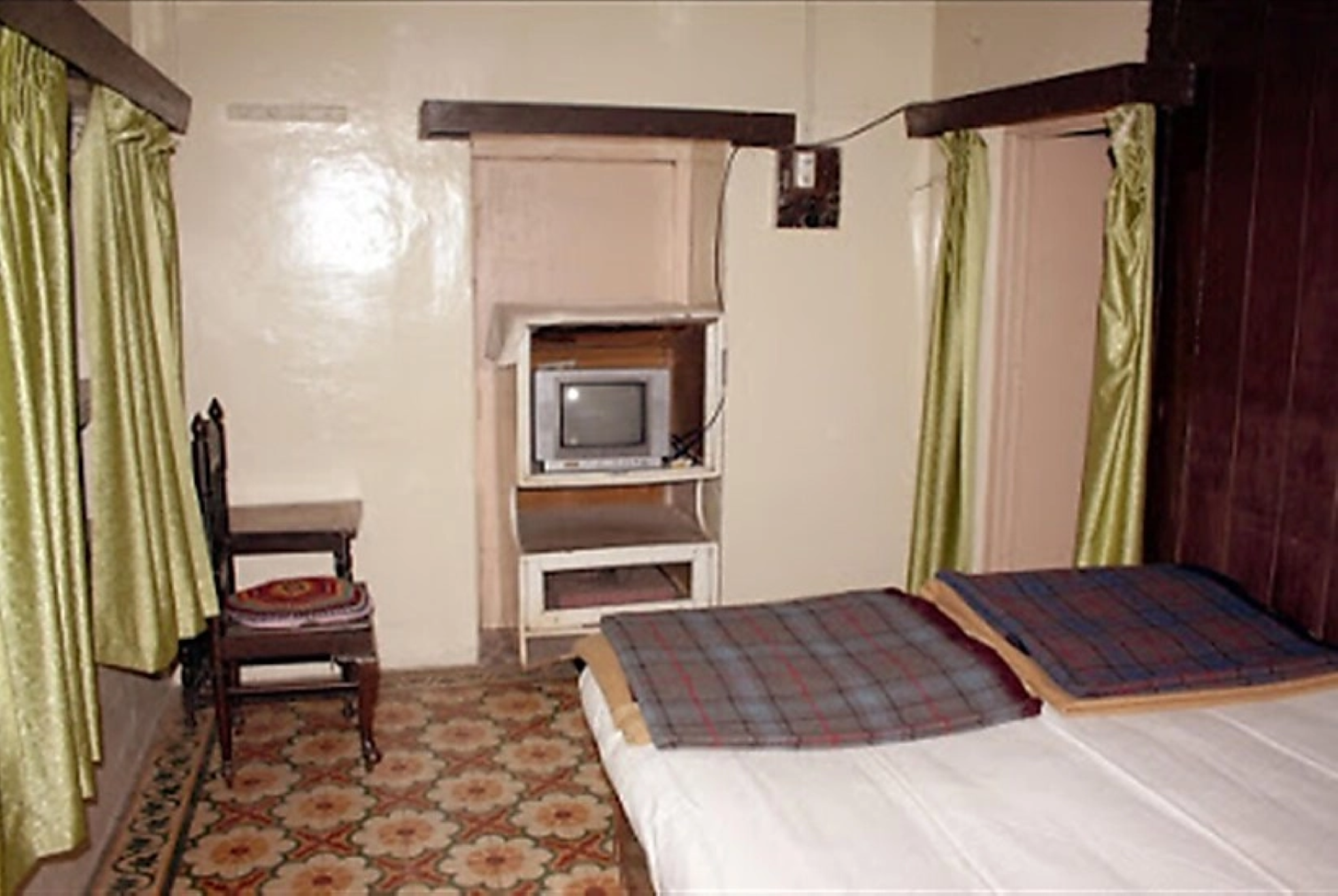 Deluxe Air Conditioning Room