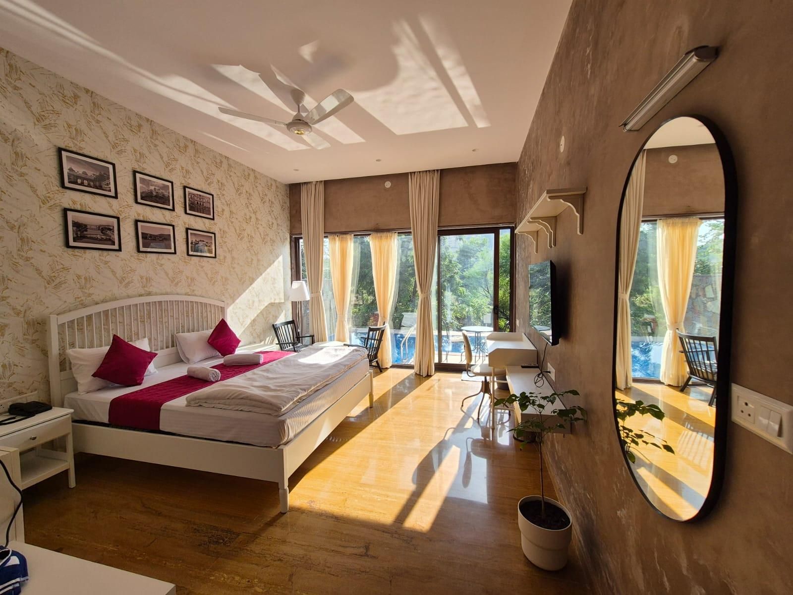 Premium Pool Suite