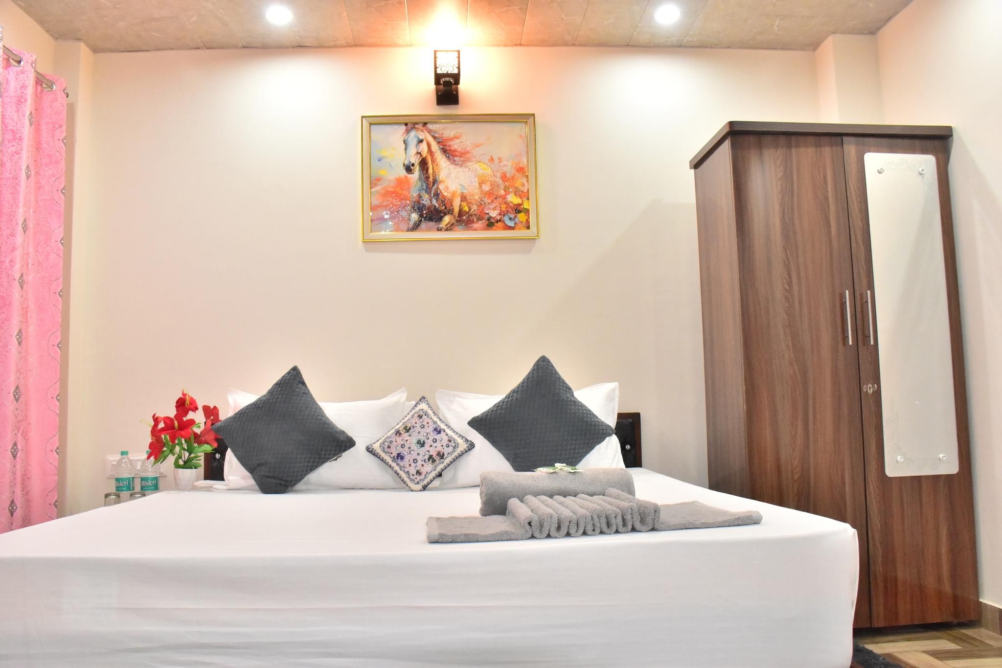 Splendid Retreat Homestay Kasauli Double Mountain View 2