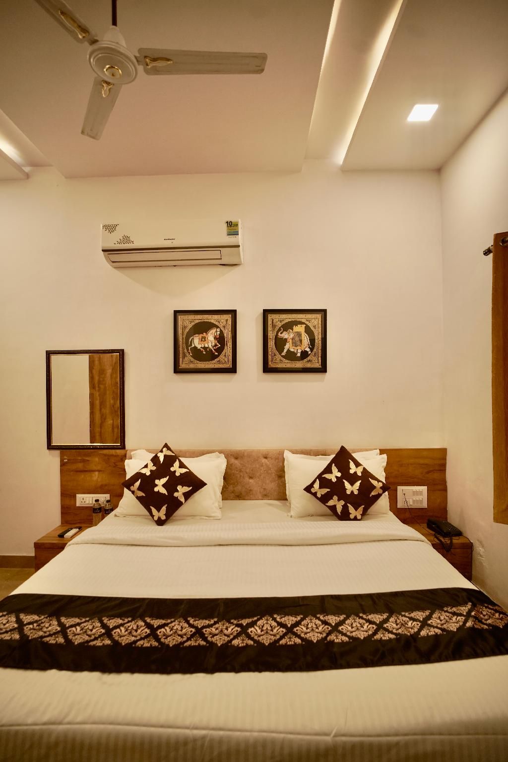 Deluxe AC Room