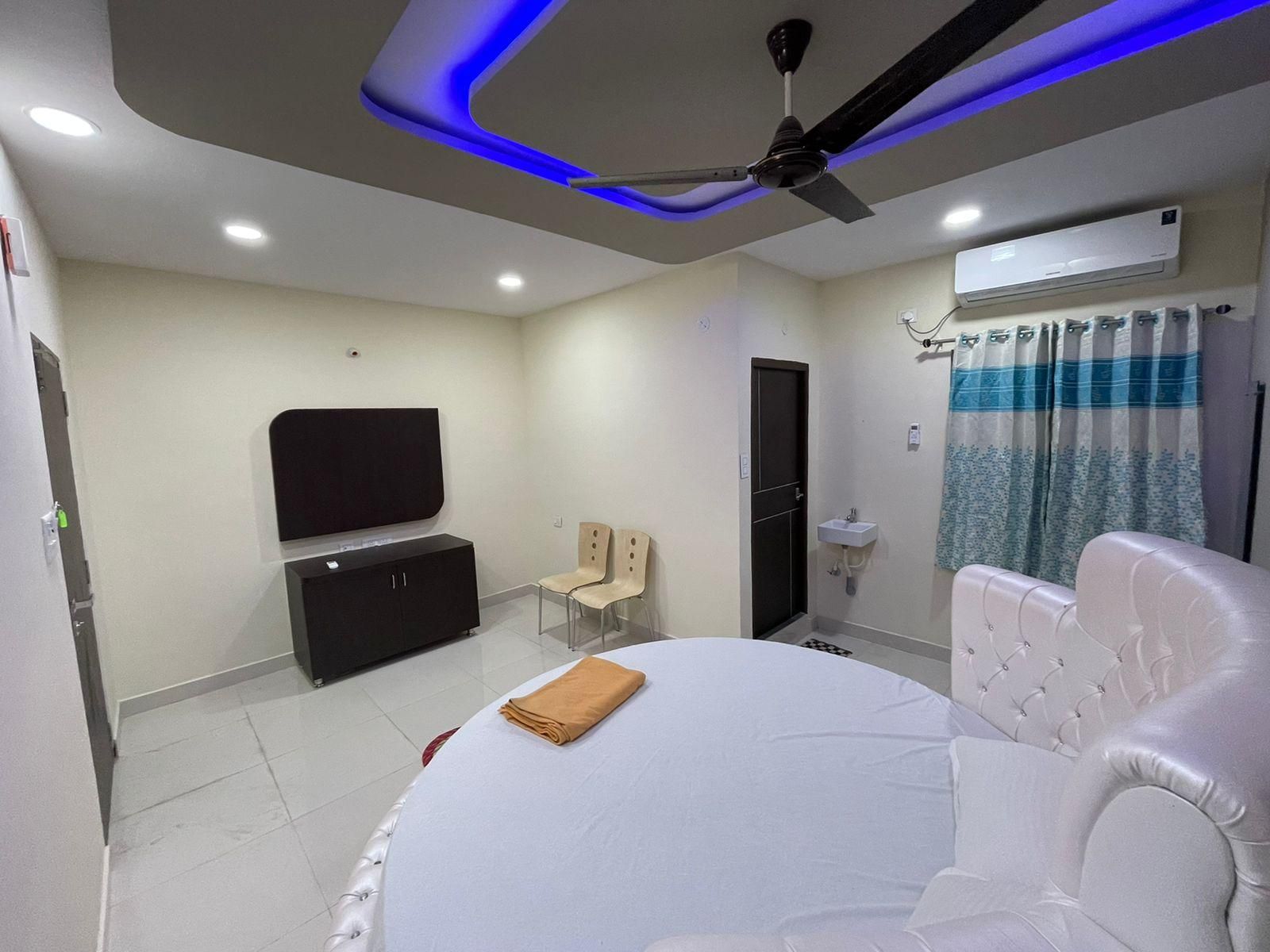 S S GRAND LODGE  Deluxe Double or Twin 2