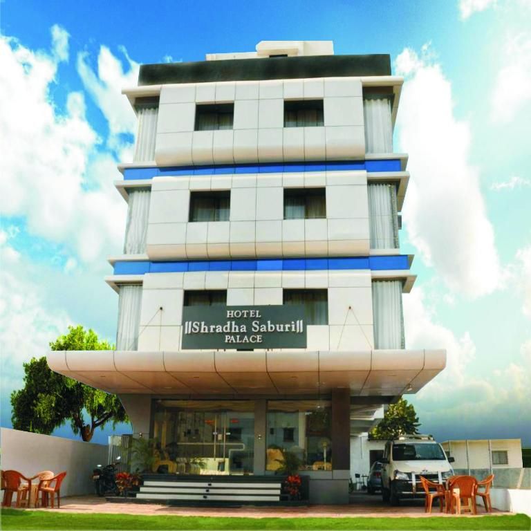 Goroomgo Shradha Saburi Palace Shirdi