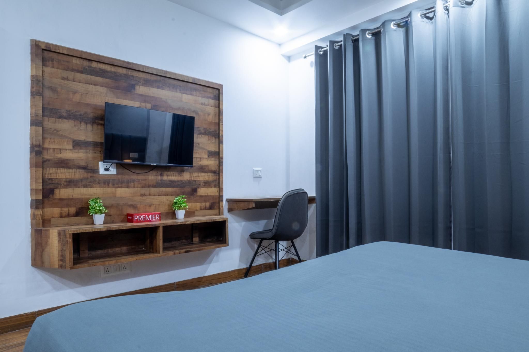 Housr Sector 27 Supermart 1 Gurgaon Near Galleria Market Studio Room 2