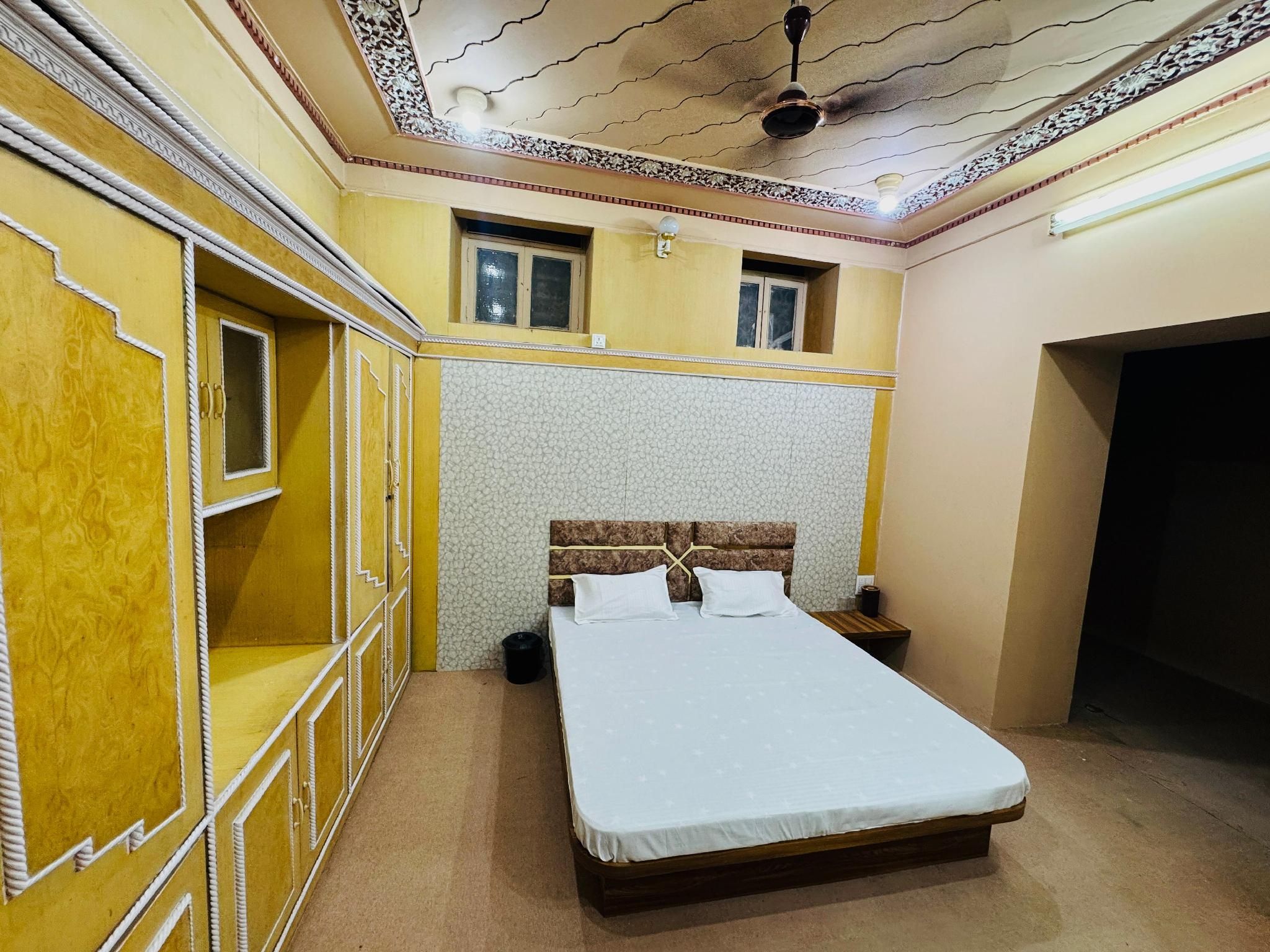 Millionaire Homestay Deluxe Room