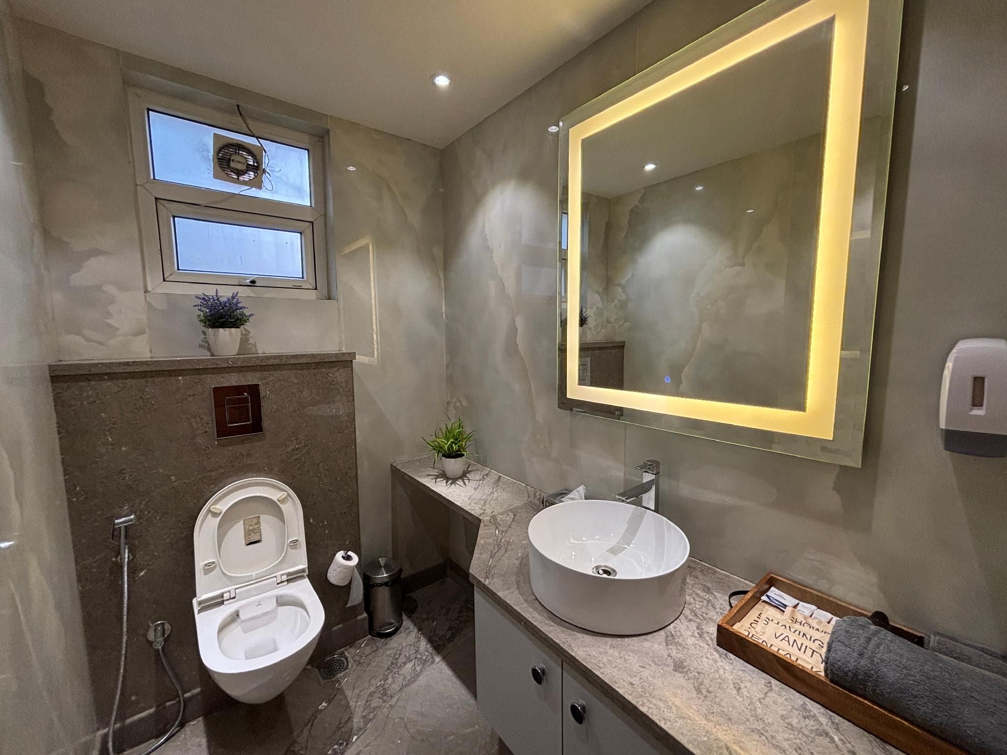 Housr Sector 42 Gurgaon Golf Course Road Near 42-43 Metro Station Studio Room 3