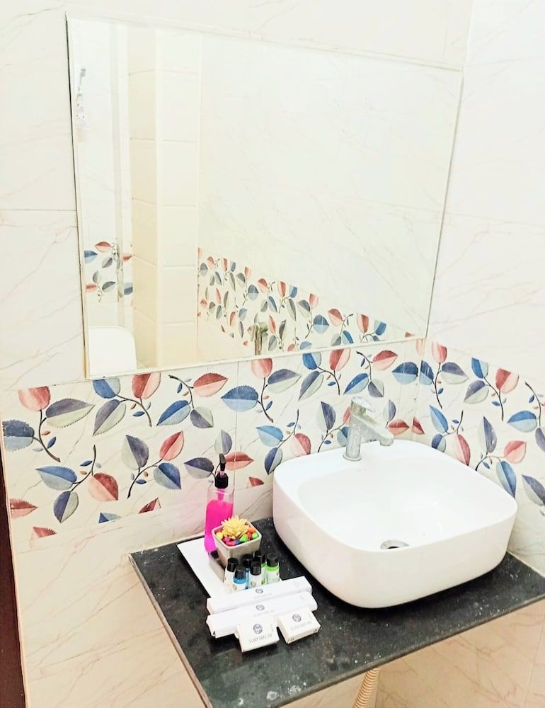 Hotel Silver Oaks Inn Mathura Superior Double Room, City View 6