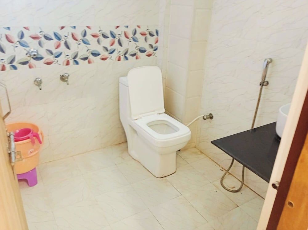 Hotel Silver Oaks Inn Mathura Superior Double Room, City View 7