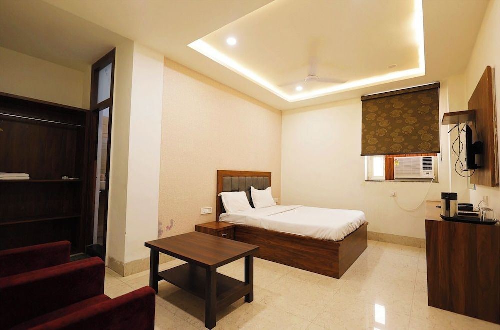 Hotel Silver Oaks Inn Mathura Superior Double Room, City View 2