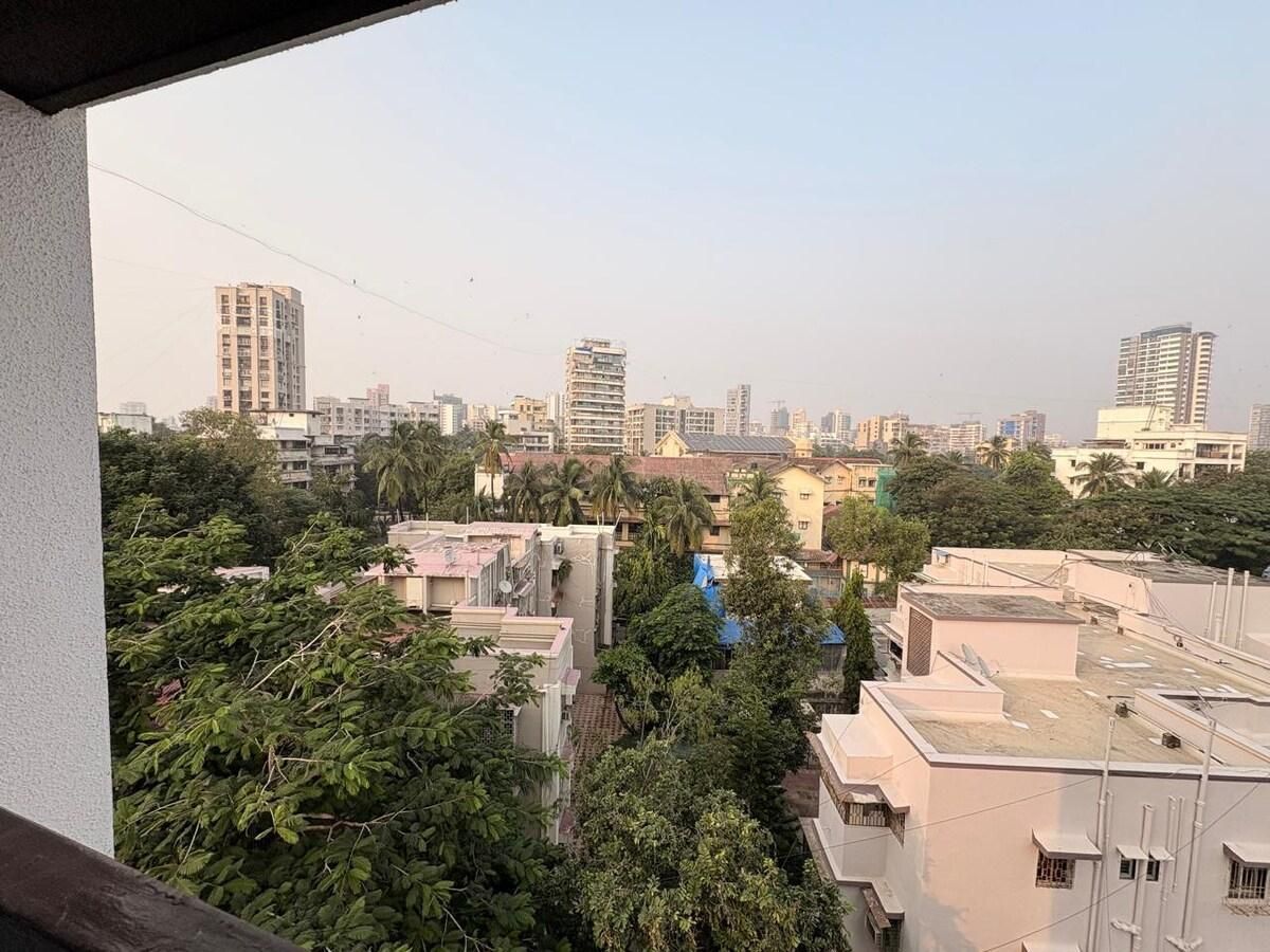 Bright 1 BHK- Close to Lilavati - Bandra west