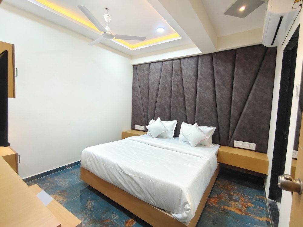 Hotel Krishna Park Deluxe Double Room, 1 Double Bed, City View 8
