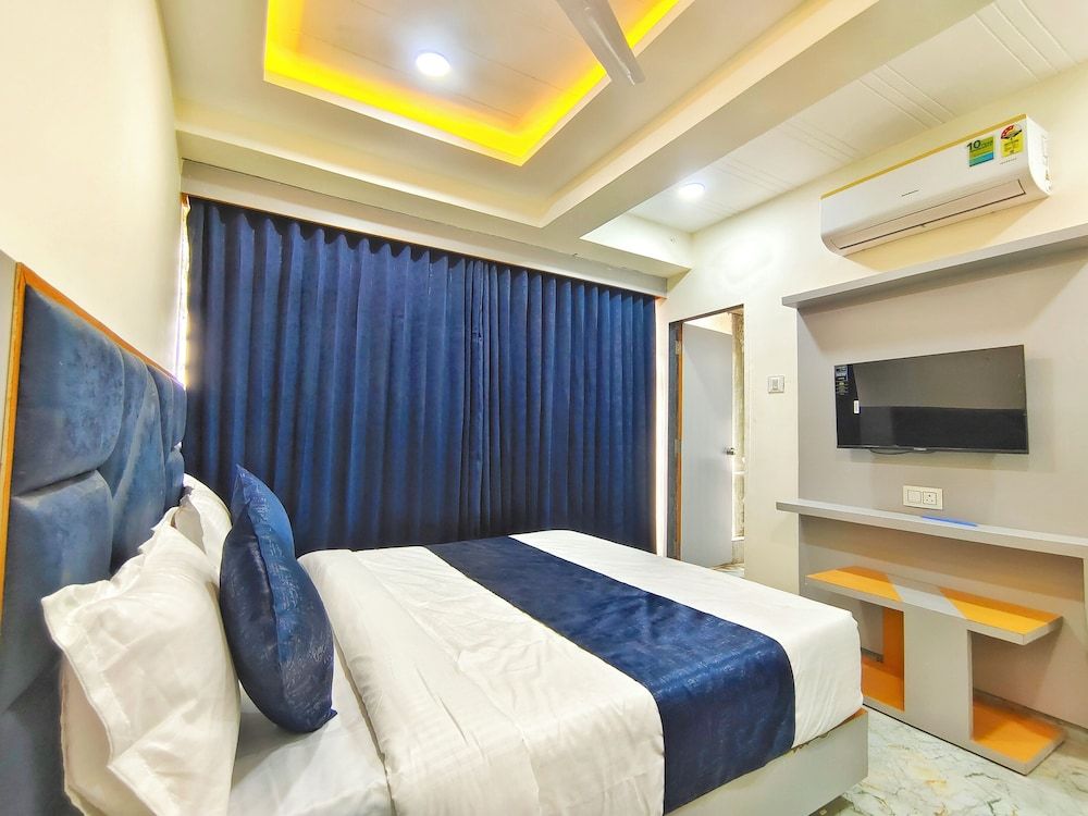 Hotel Krishna Park Deluxe Double Room, 1 Double Bed, City View 5