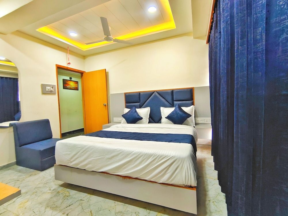 Hotel Krishna Park Deluxe Double Room, 1 Double Bed, City View 4
