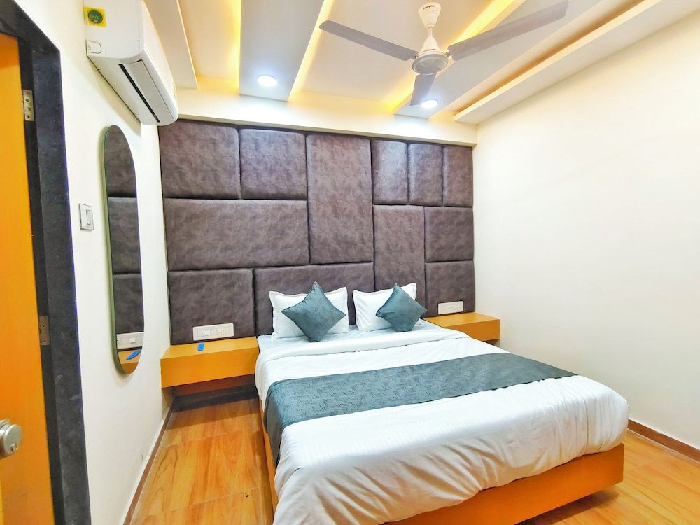 Hotel Krishna Park Deluxe Double Room, 1 Double Bed, City View 10