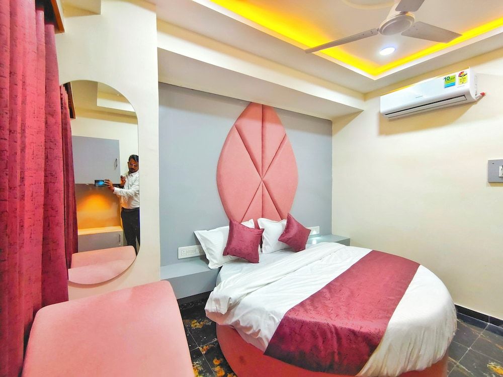 Hotel Krishna Park Deluxe Double Room, 1 Double Bed, City View 7