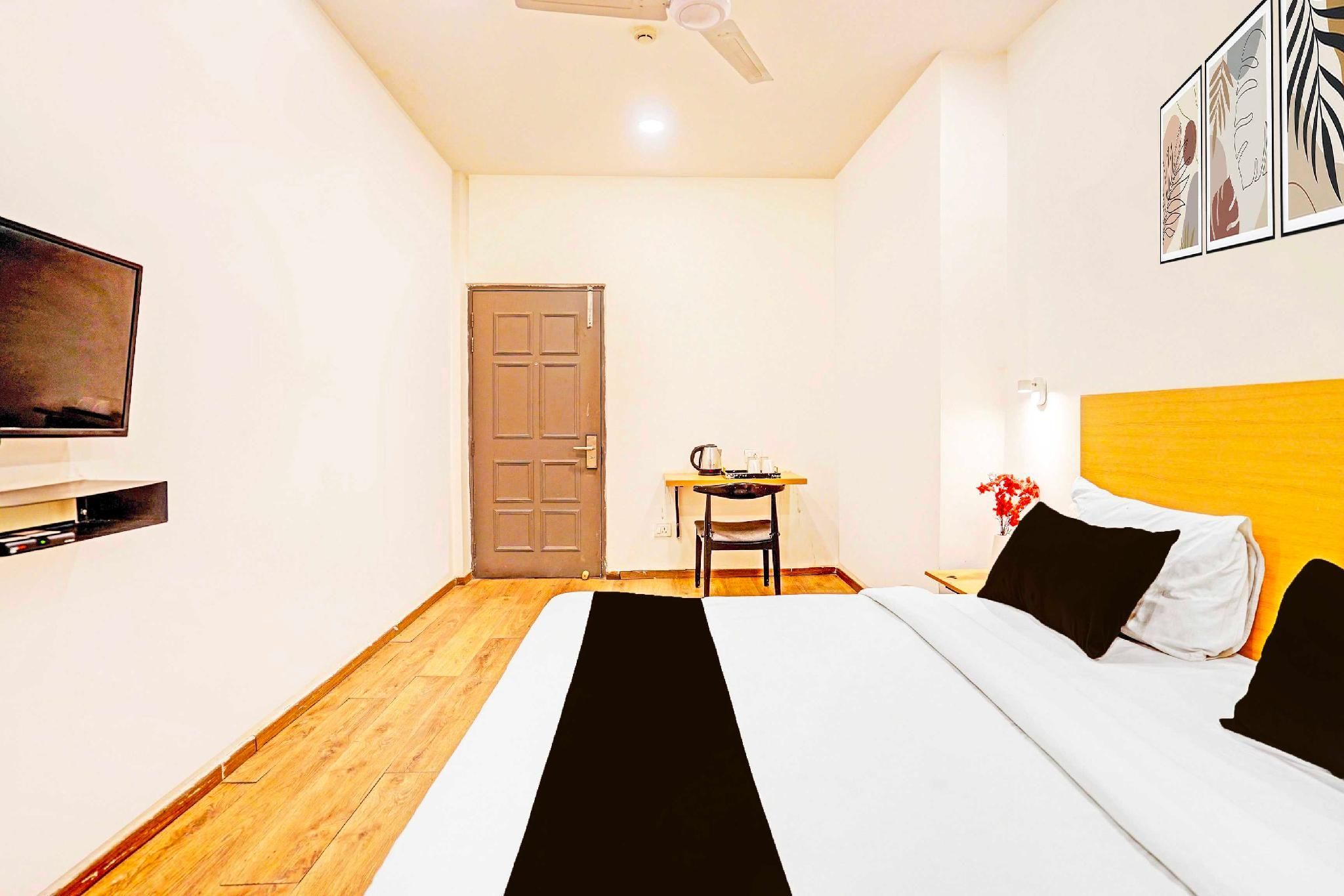 Collection O Mukut Bazar Classic Double or Twin 2