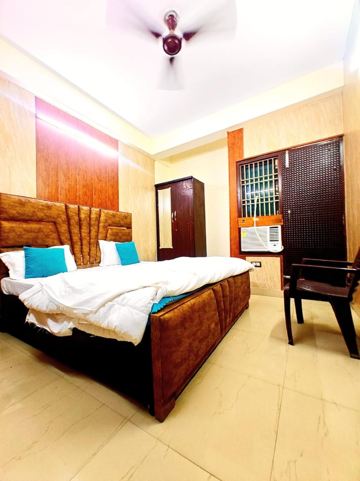 Deluxe Air Conditioning Room