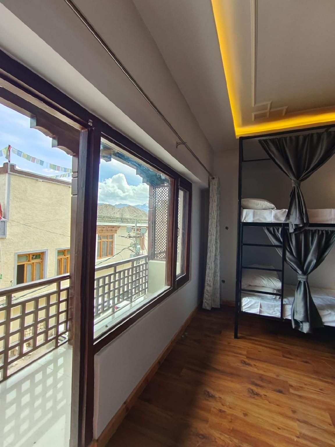 Bed in 10 Bed Mixed AC Dormitory with Shared Bathroom