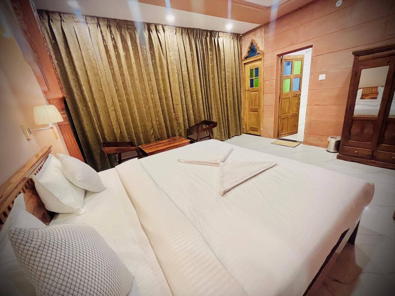 King Bed with Balcony