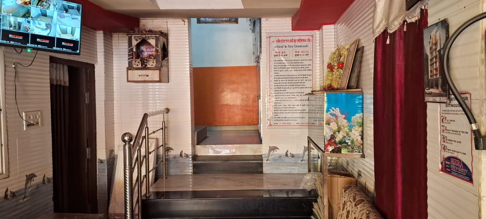 Shared lounge/TV area