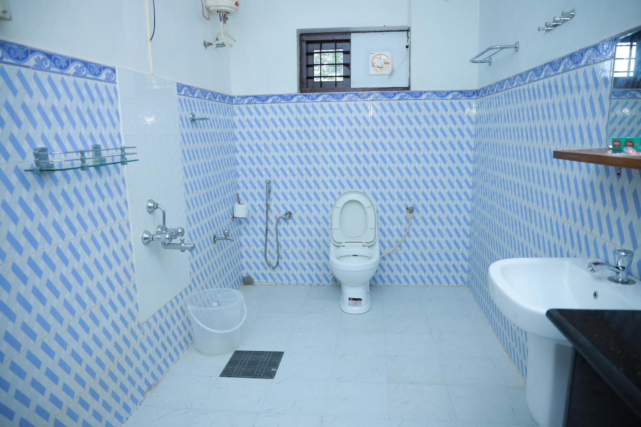 MYMOONS HOME STAY Club King Bed 3