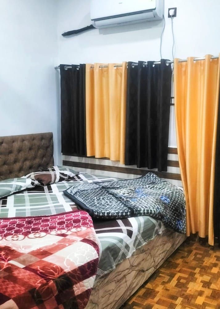 Hotel Shree Gopal Niketan Mathura Deluxe Double Room, City View 5