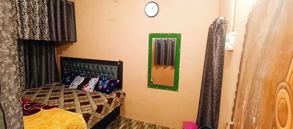 Hotel Shree Gopal Niketan Mathura Deluxe Double Room, City View 4