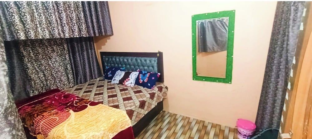 Hotel Shree Gopal Niketan Mathura Deluxe Double Room, City View 2