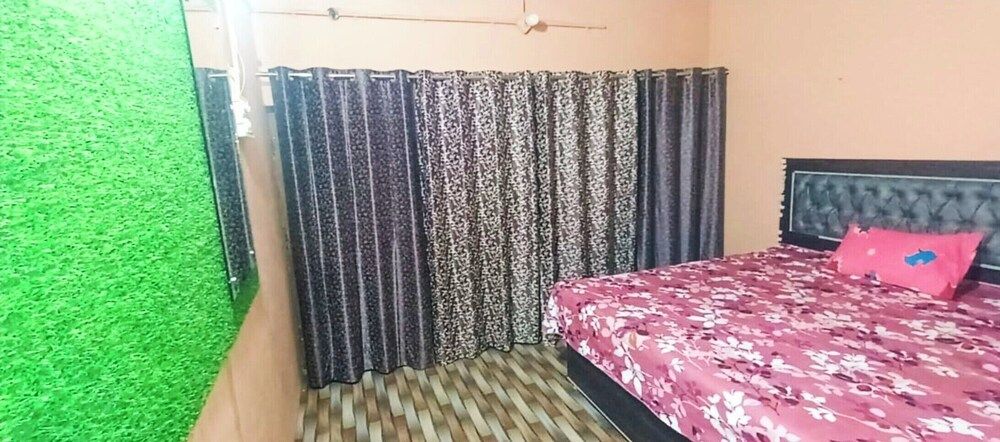 Hotel Shree Gopal Niketan Mathura Deluxe Double Room, City View