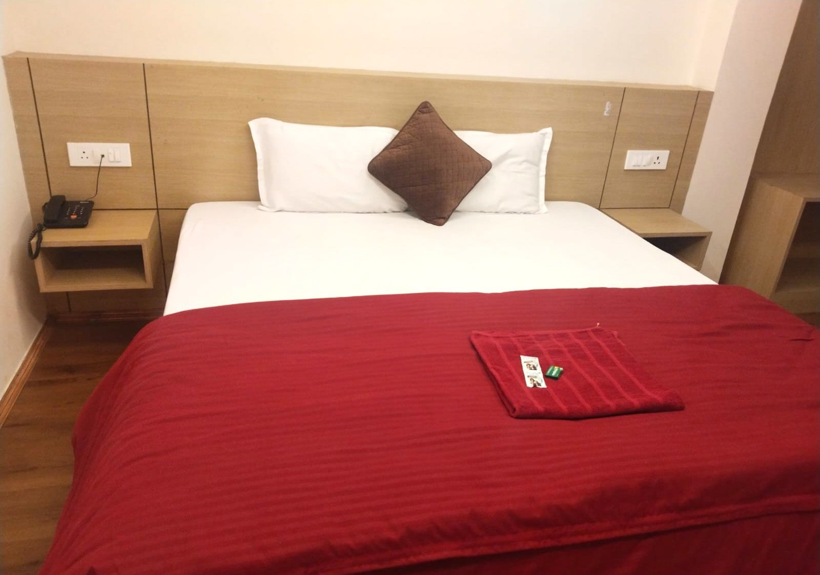 Hotel Kings Palace Gangtok Deluxe Double bed room - Mountain view  9