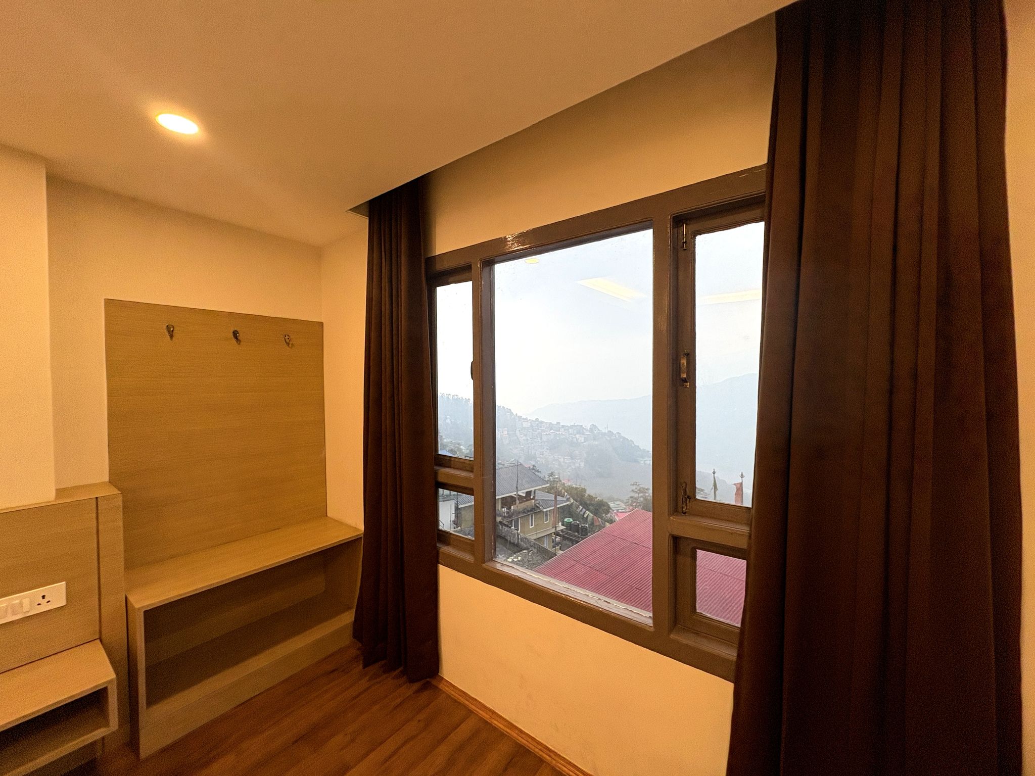 Hotel Kings Palace Gangtok Deluxe Double bed room - Mountain view  14