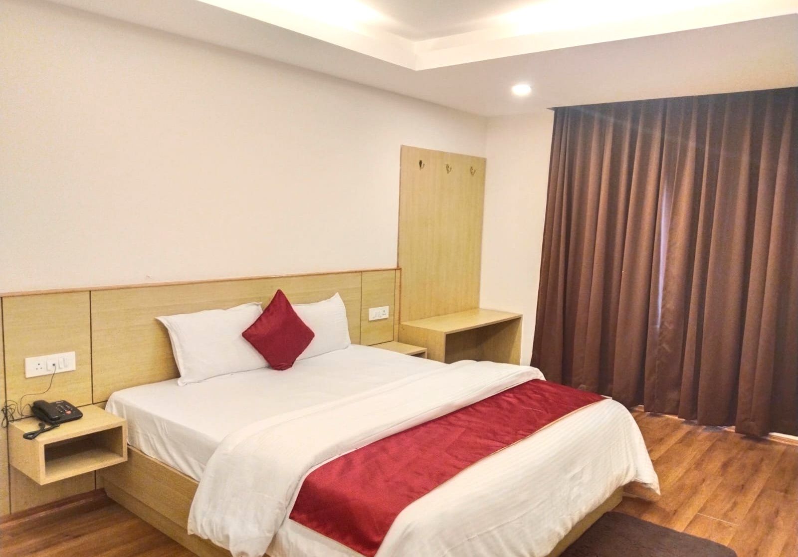 Hotel Kings Palace Gangtok Deluxe Double bed room - Mountain view  7