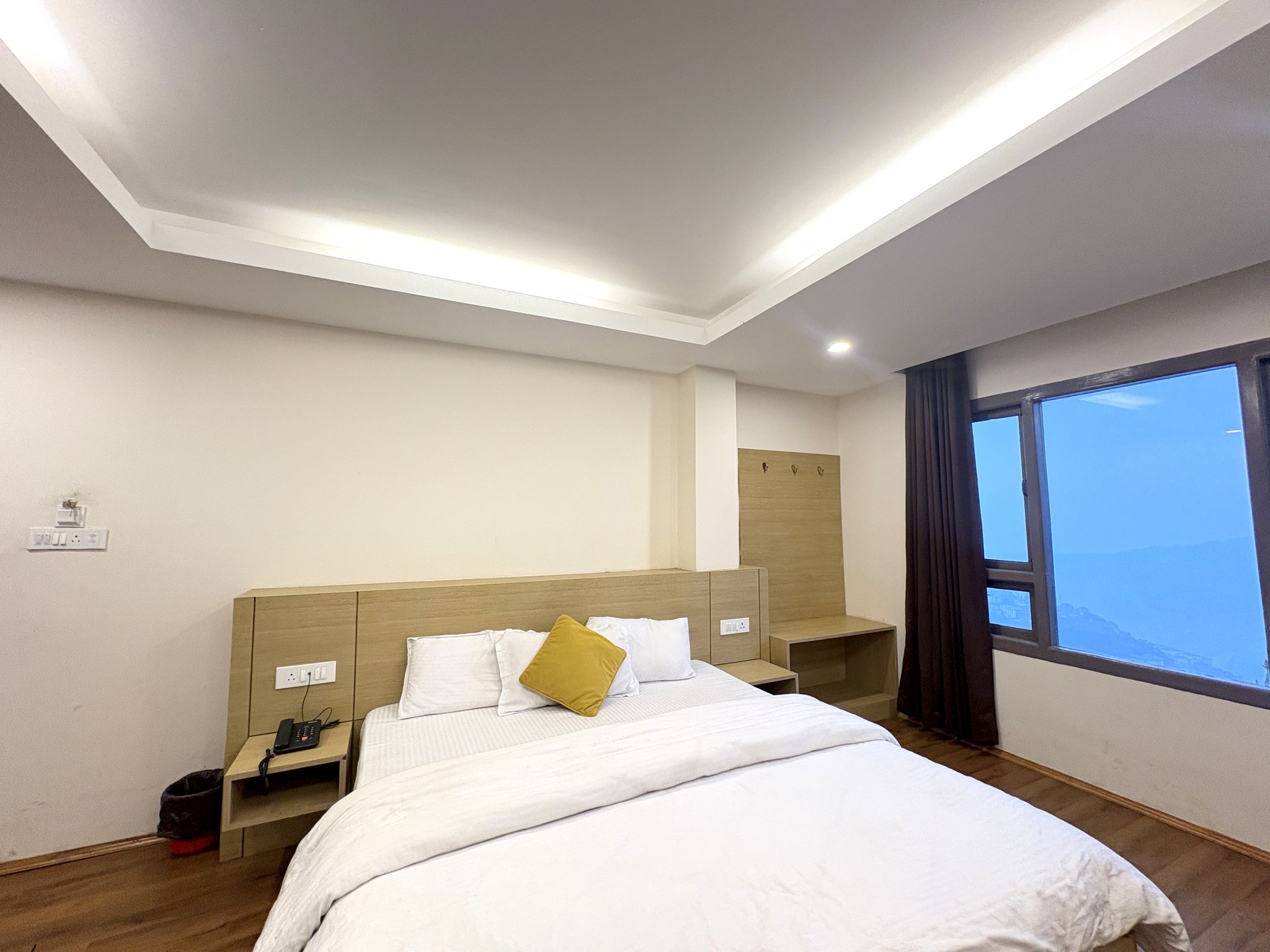 Hotel Kings Palace Gangtok Deluxe Double bed room - Mountain view  2