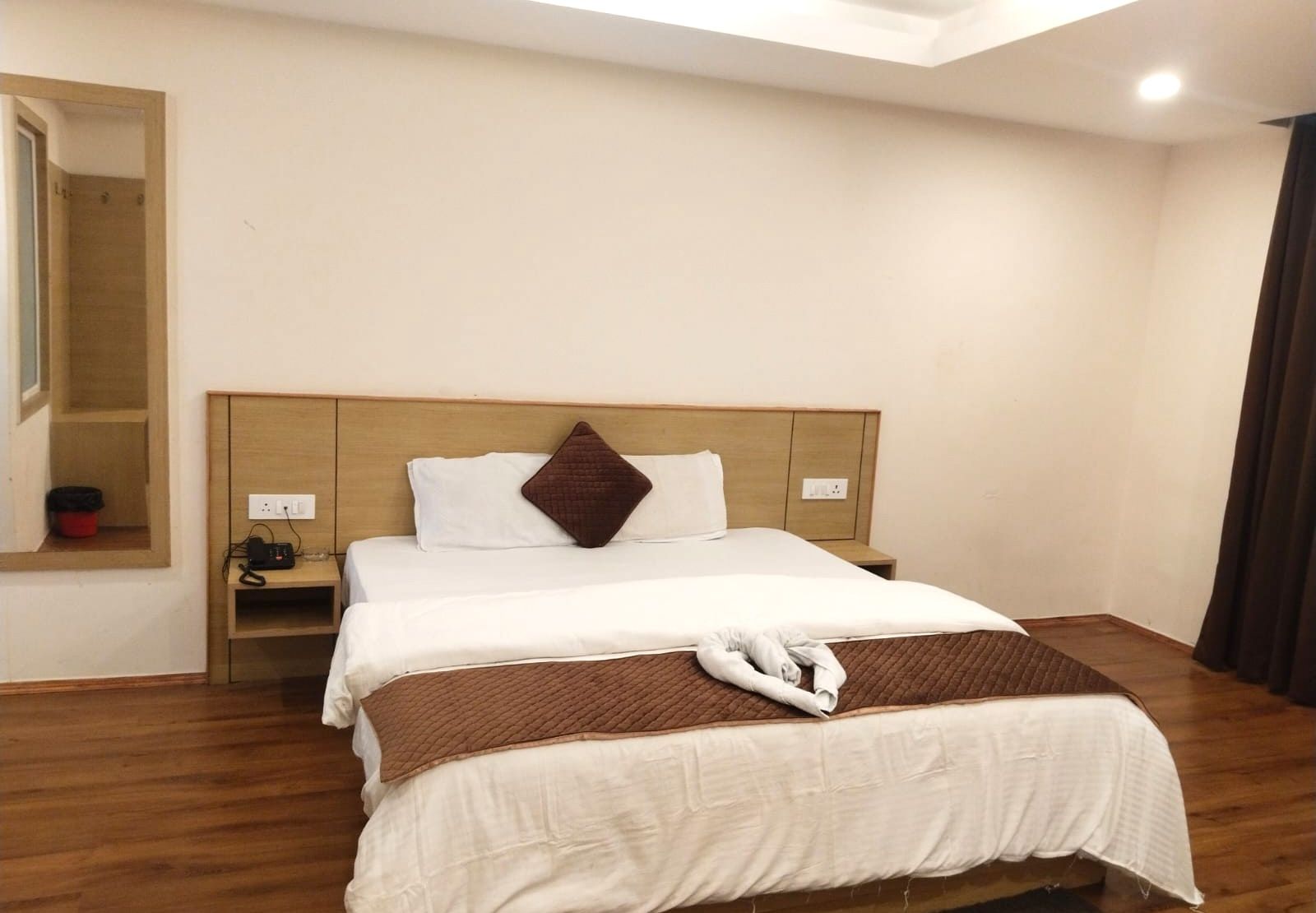 Hotel Kings Palace Gangtok Deluxe Double bed room - Mountain view  6