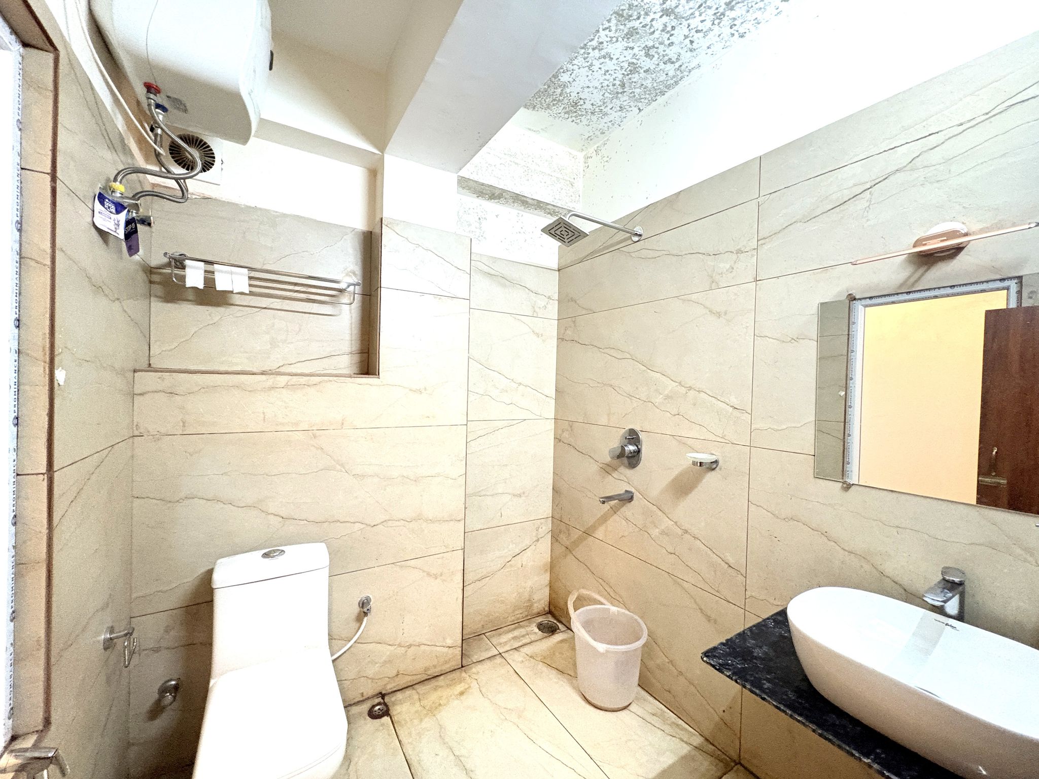 Hotel Kings Palace Gangtok Deluxe Double bed room - Mountain view  13