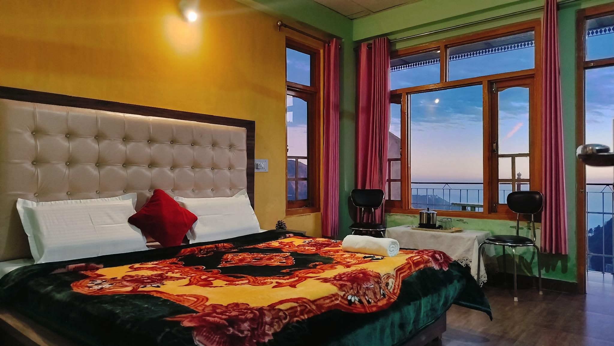 Welcome Inn Deluxe Room with Balcony