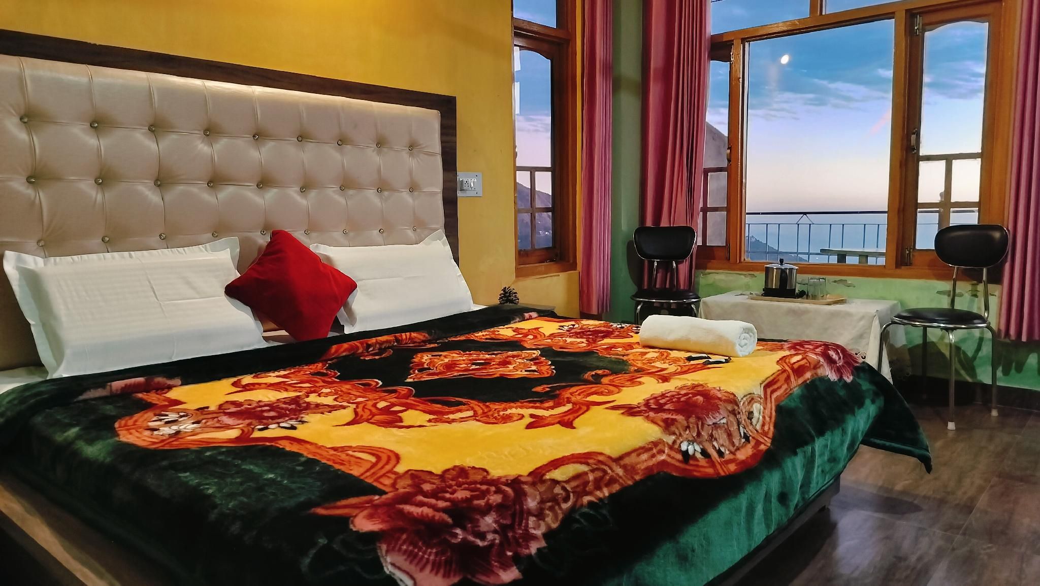 Welcome Inn Deluxe Room with Balcony 2