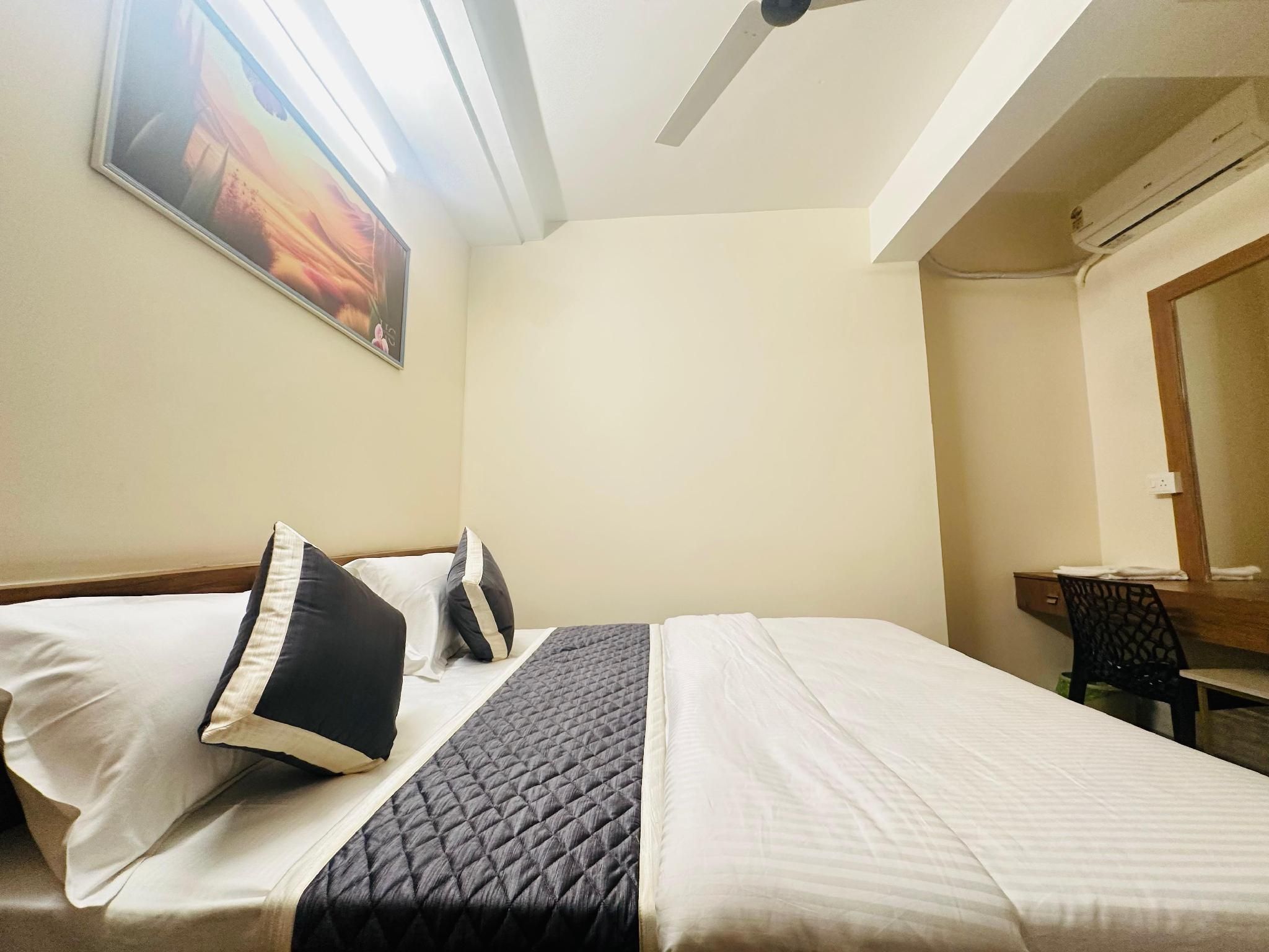 Deluxe Non- Air Conditioning Room