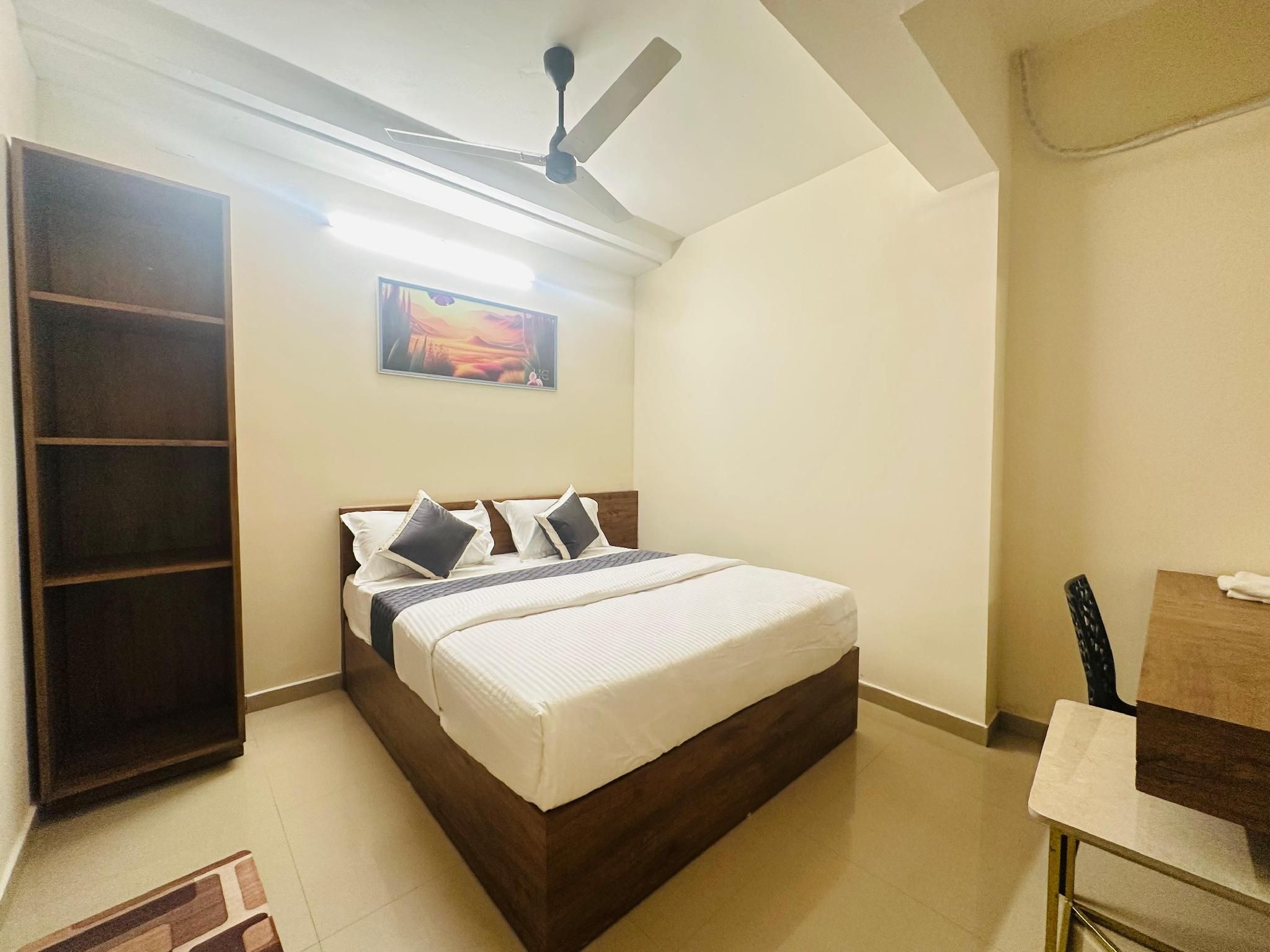 Deluxe Non- Air Conditioning Room