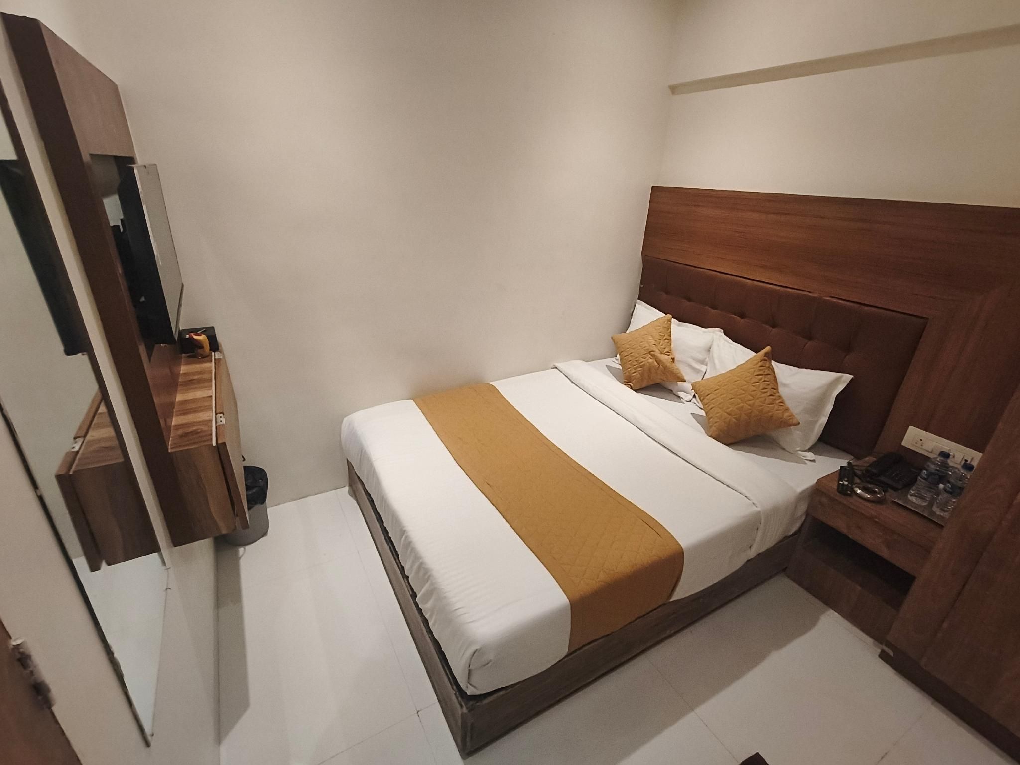 Deluxe AC Room