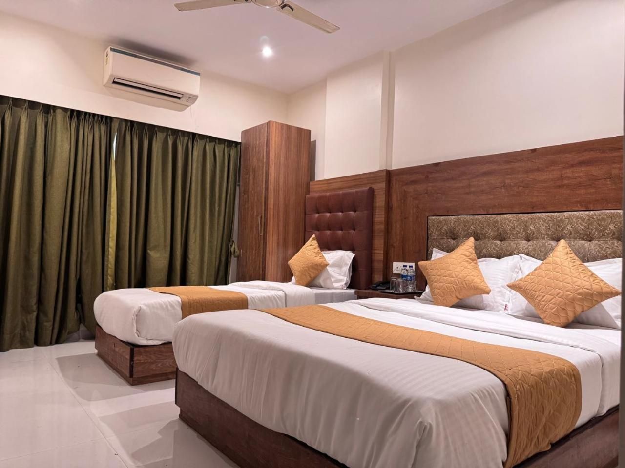 Hotel West Line Andheri Deluxe AC Room 3