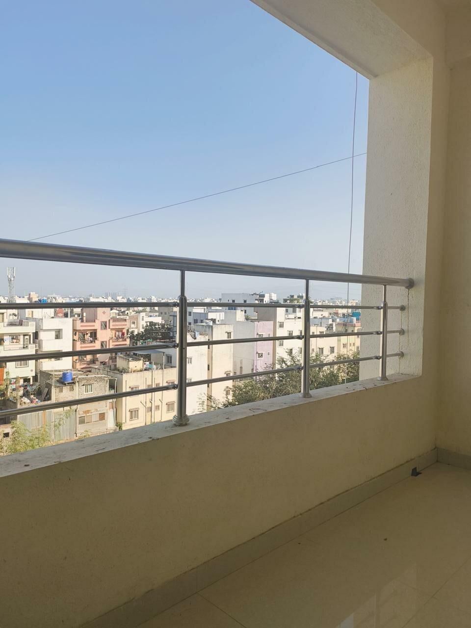 Side Image 2