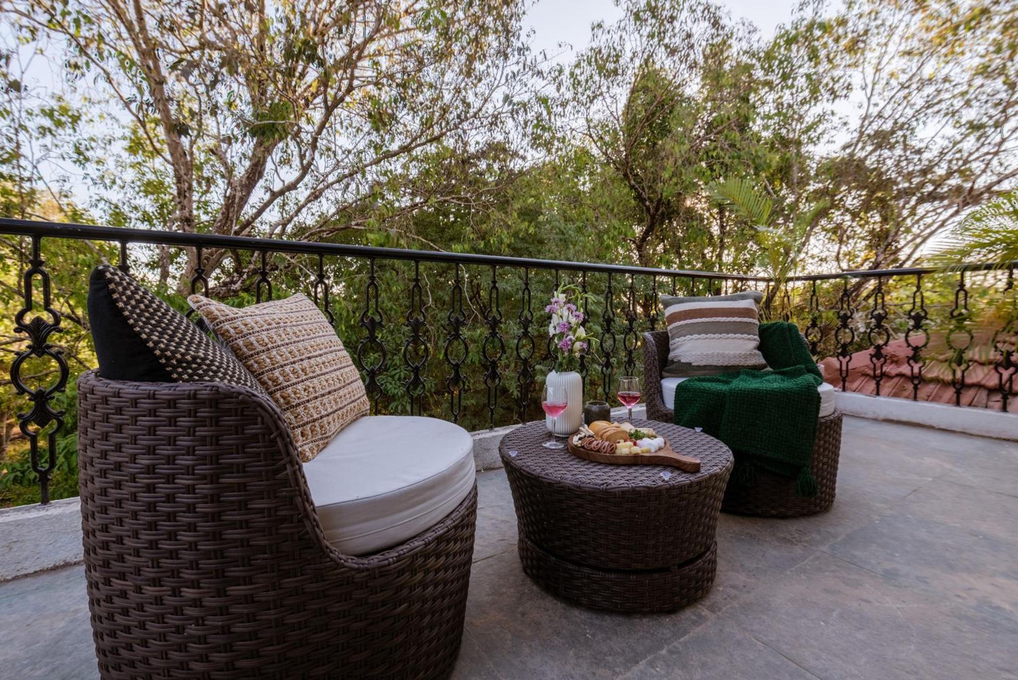 Side Image 2