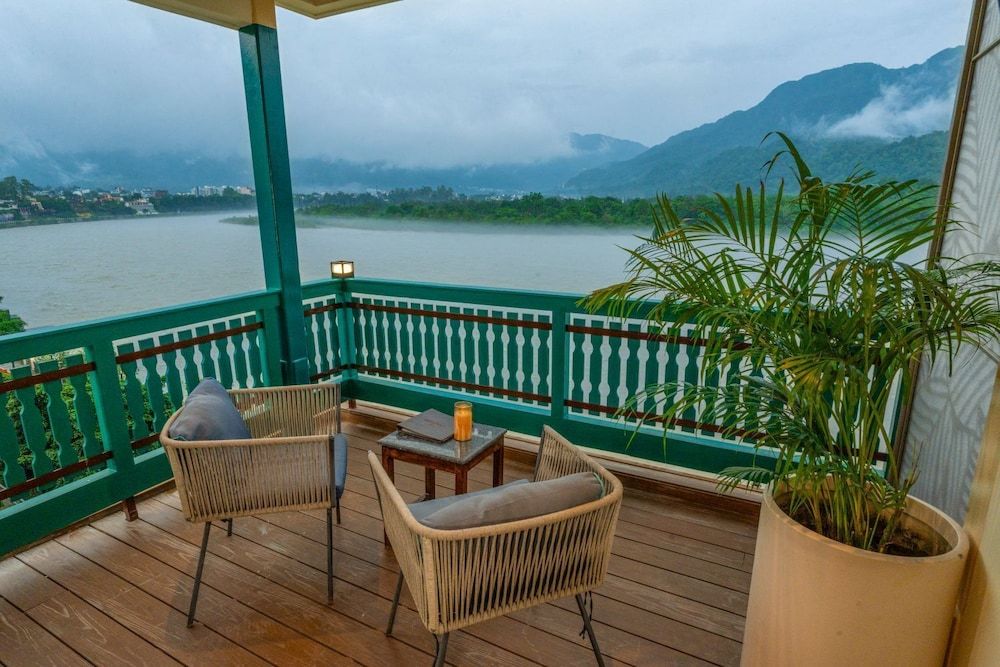 Luxury Premium-Riverview with Balcony