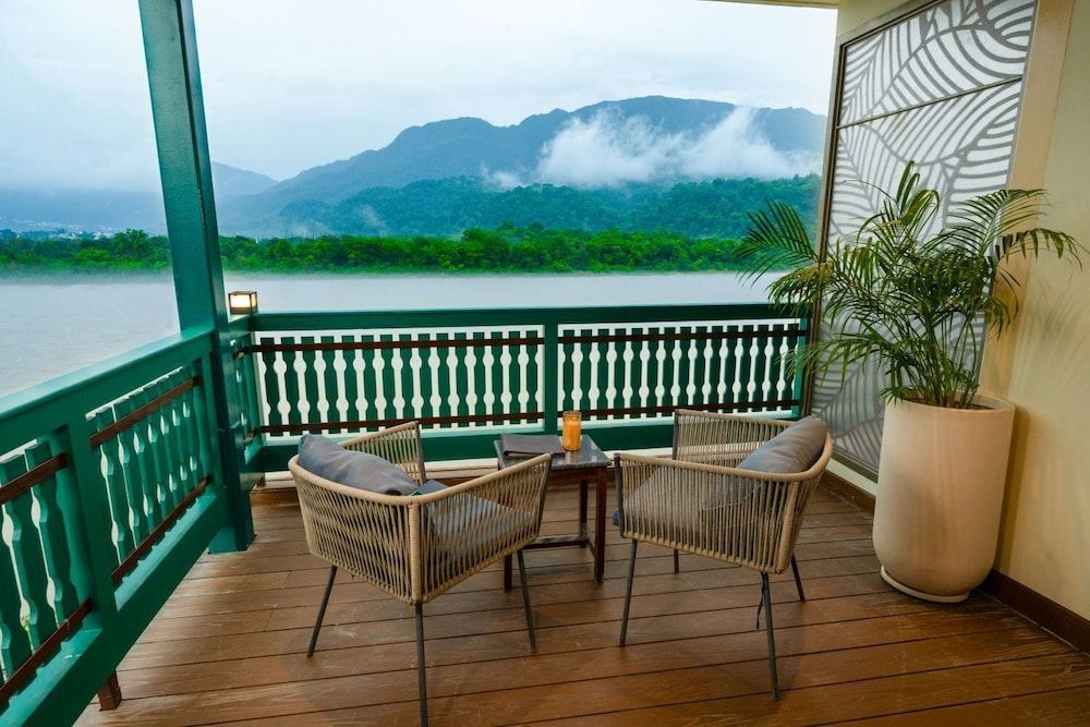 Luxury Premium-Riverview with Balcony
