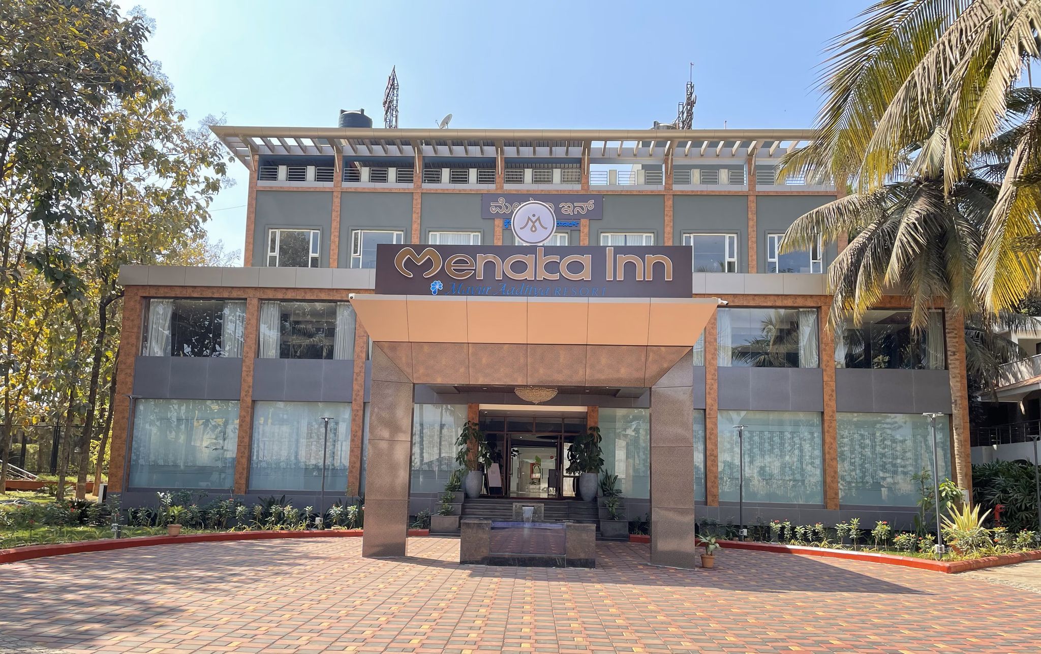 Hotel MENAKA INN