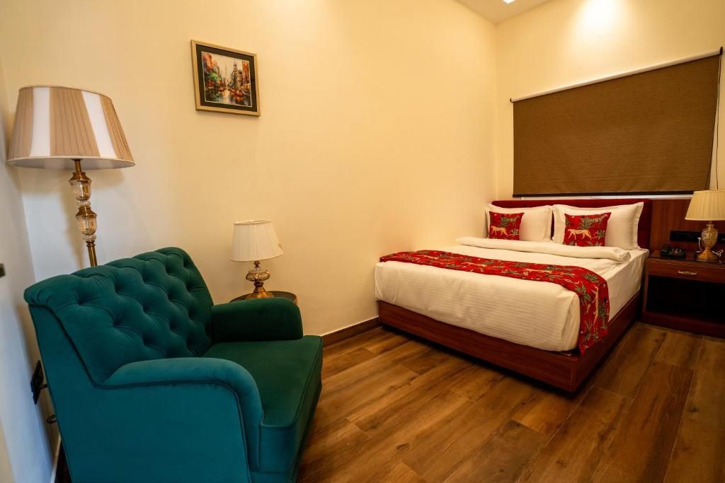 Villa Rosa with Private Pool and Romantic Day Bed and Open Shower