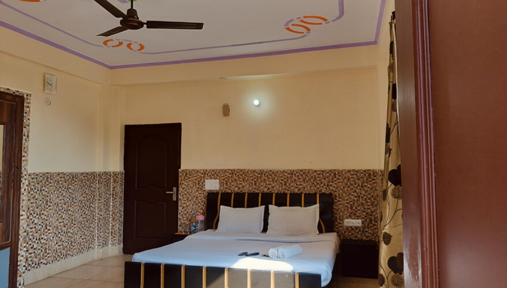 Hotel Wonder Land Deluxe NON AC Room 4