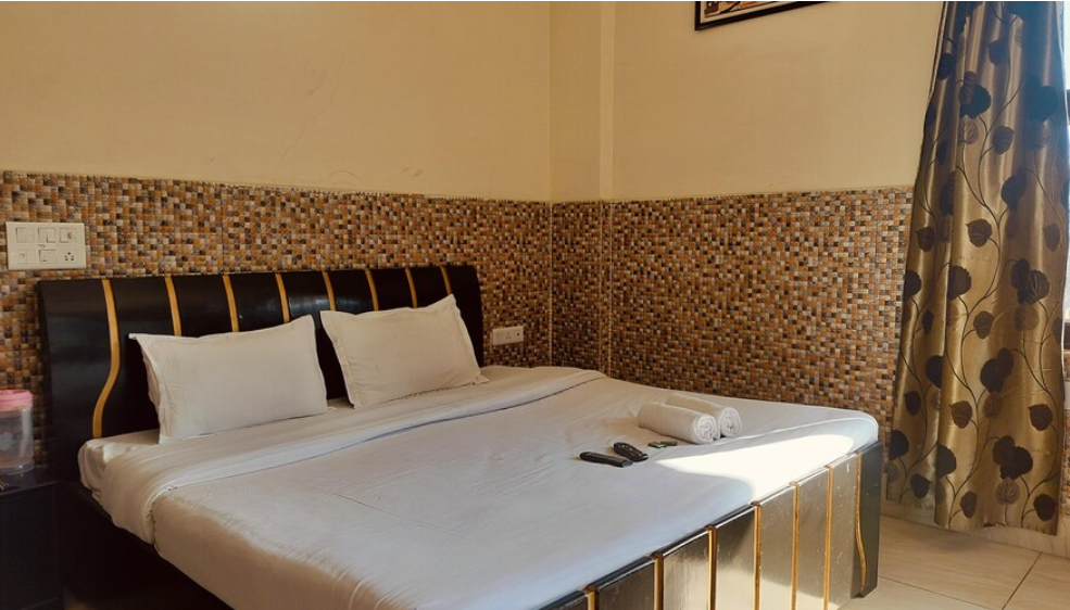 Hotel Wonder Land Deluxe NON AC Room 5