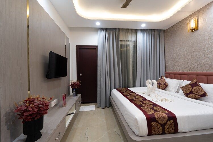 Hotel RD Ganpati Palace Deluxe Room 4